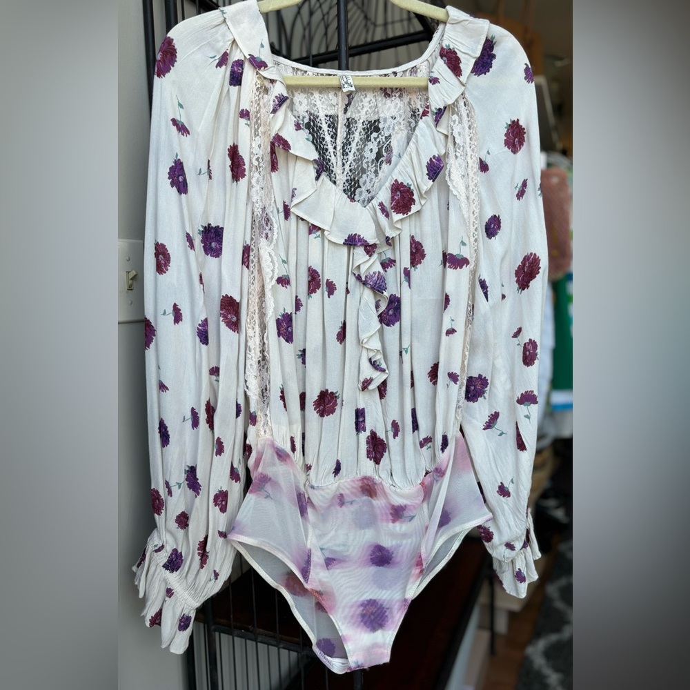 Intimately Free People “Poppy” Print long sleeve ruffle body suit in cream 🌸 - Picture 3 of 12
